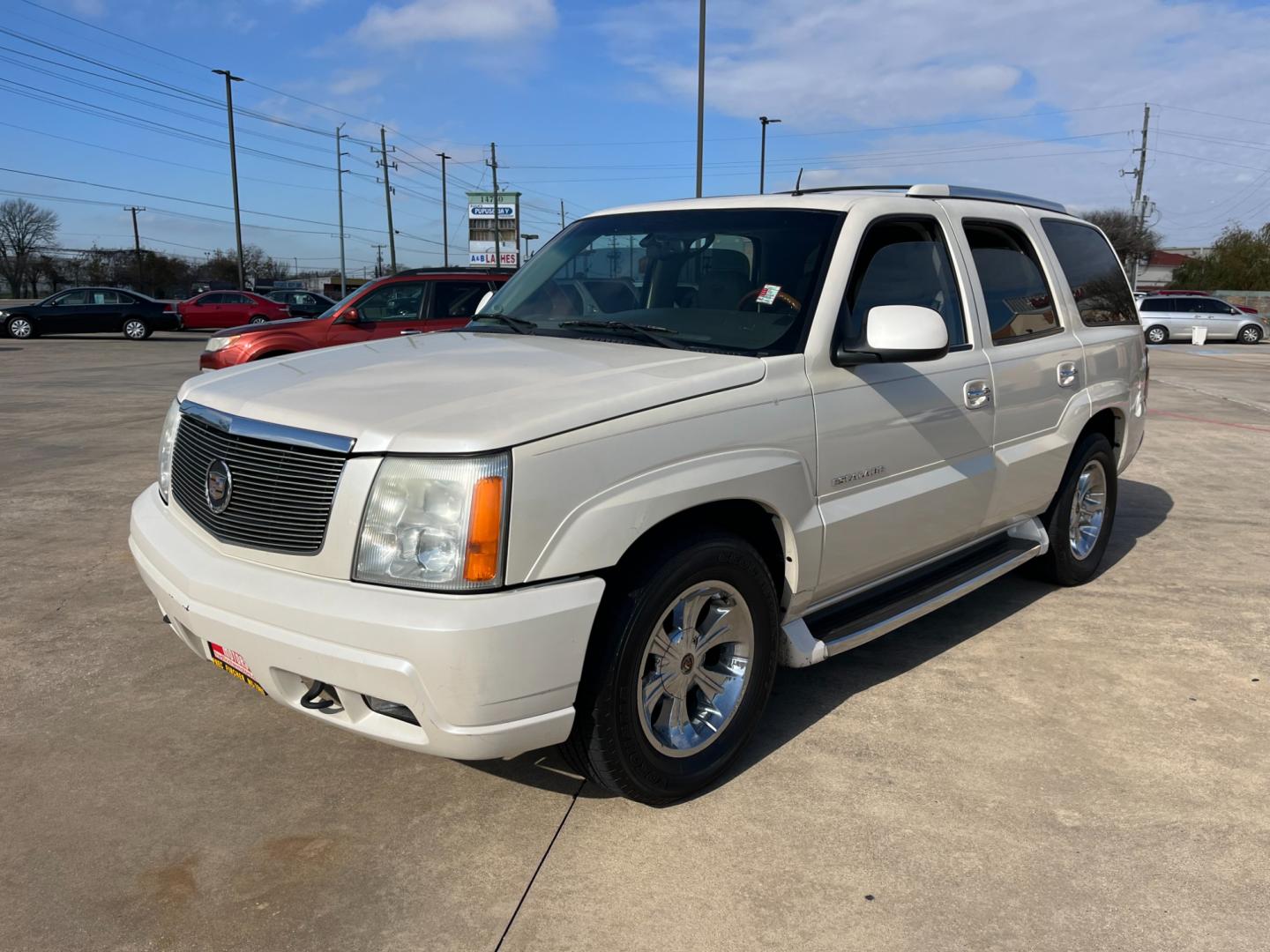 2002 white /TAN Cadillac Escalade 2WD (1GYEC63T62R) with an 5.3L V8 OHV 16V engine, 4-Speed Automatic Overdrive transmission, located at 14700 Tomball Parkway 249, Houston, TX, 77086, (281) 444-2200, 29.928619, -95.504074 - Photo#2